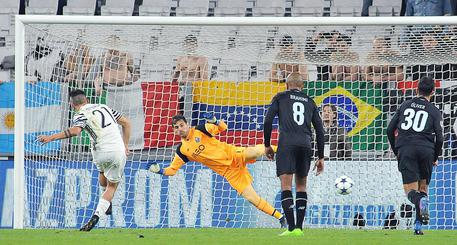Dybala castiga il Porto e la Juventus vola ai quarti di finale di Champions