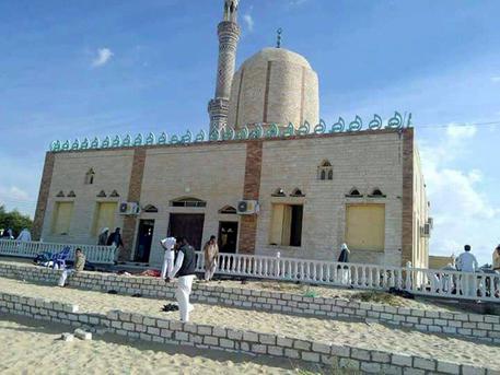 Egitto: strage in una moschea, 115 morti e 120 feriti