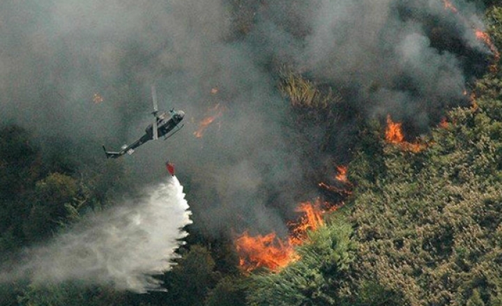 Incendi in Sicilia, anche oggi impegnato un elicottero dell'Aeronautica