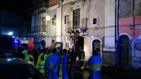 Esplosione Catania con 3 morti: indagato capo squadra dei pompieri