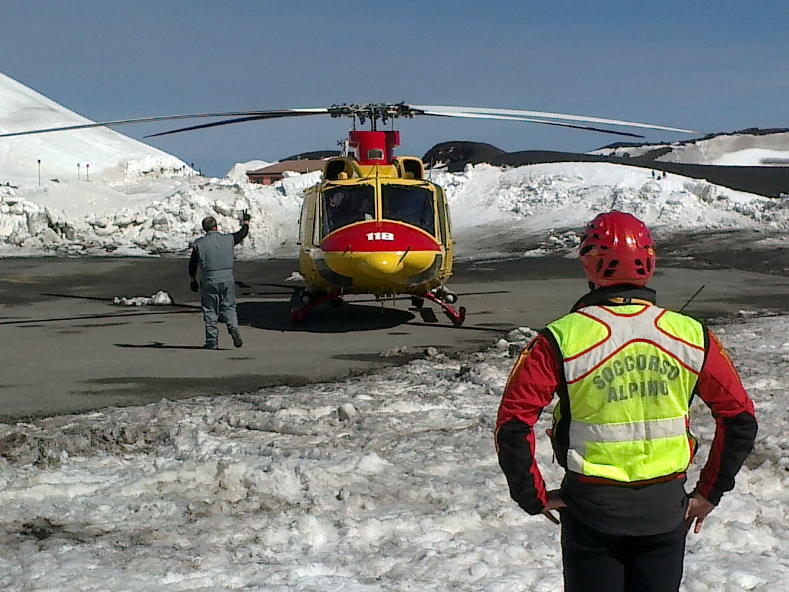 Sciatore cade e perde conoscenza: soccorso e salvato sull'Etna