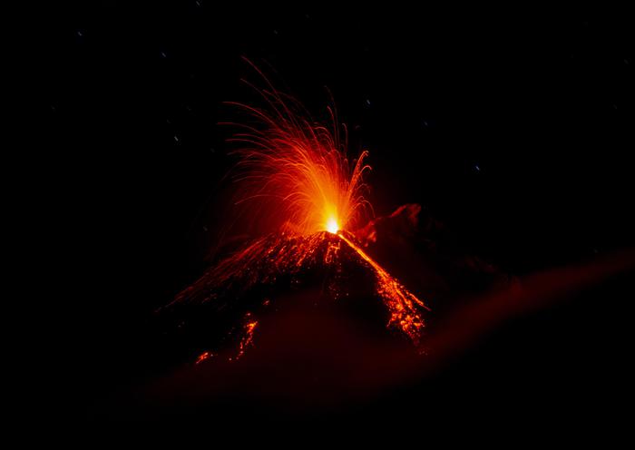 L'Etna torna a dare spettacolo: eruzione dal cratere di Sud-Est