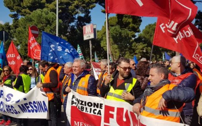 Lavoratori ex Province a Palermo per un sit-in di protesta