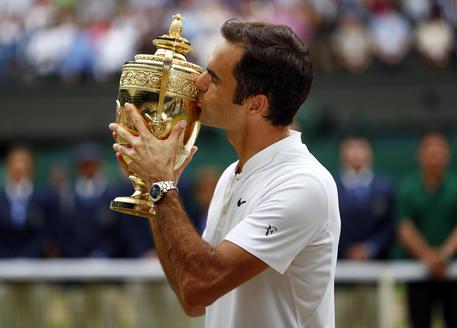 Tennis, Federer entra nella leggenda: vince per l'ottava volta Wimbledon