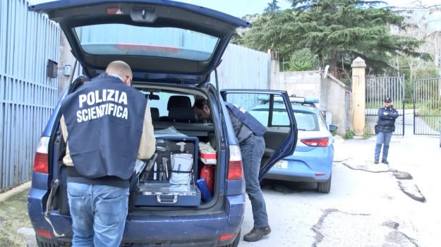 Palermo, trentacinquenne muore folgorato in un capannone