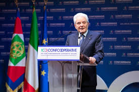 Mattarella al Forum Ambrosetti: "L'Italia abbia un ruolo di primo piano nella Ue"