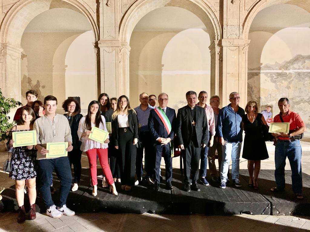 Il sindaco di Noto premia i centisti del 'Raeli' alla presenza dell'arcivescovo di Palermo