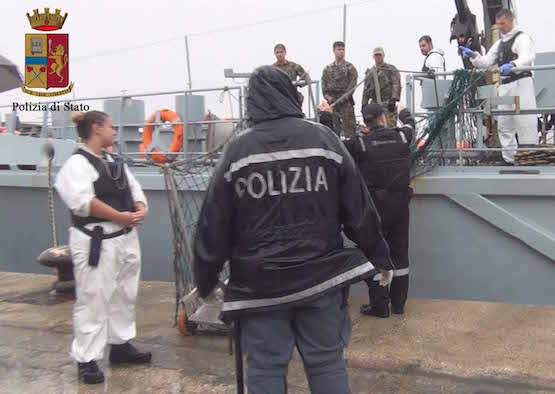 Migranti,  in 48 a Pozzallo: preso il  presunto scafista (VIDEO)