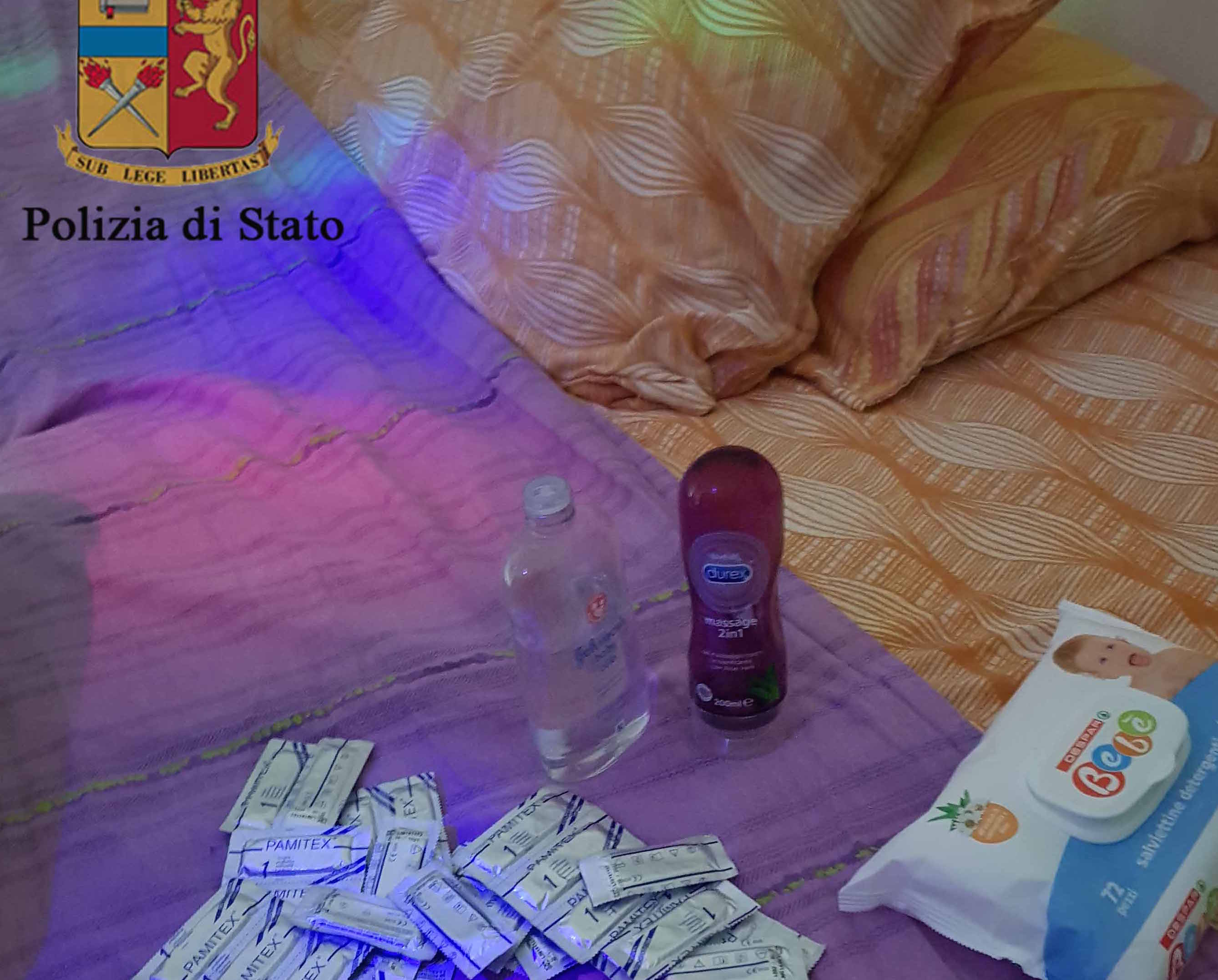 Prostituzione, chiusa una casa a "luci rosse" a Ragusa VIDEO