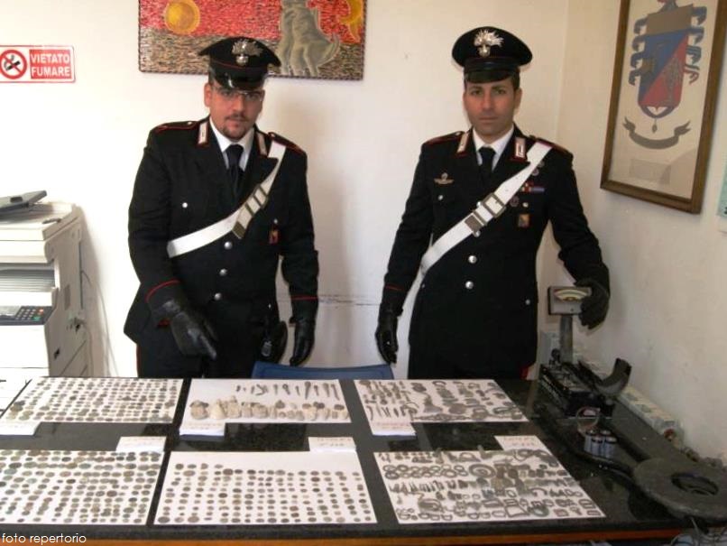 A Ragusa sequestrati reperti archeologici in vendita sul web