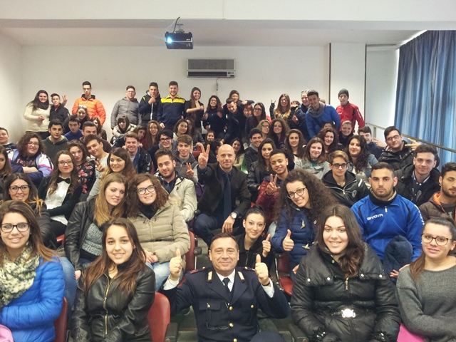 Pachino, la Polizia incontra gli studenti dell'Istituto M. Bartolo