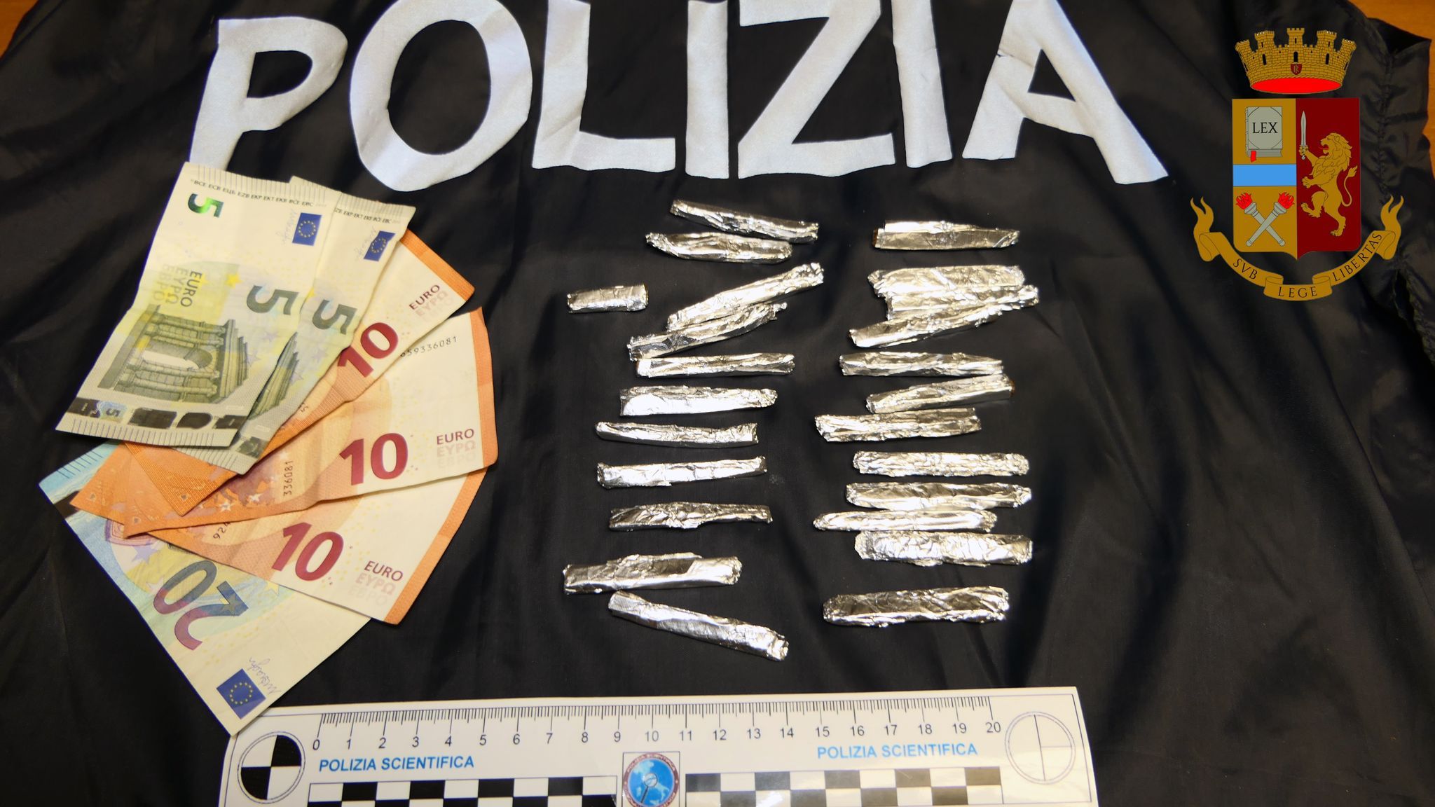Vittoria, spaccio di droga in Piazza Manin, la Polizia arresta un 35enne