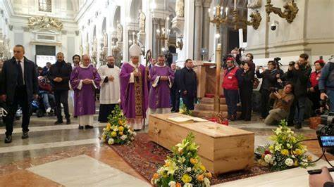 Palermo. L'addio a Biagio Conte, l'arcivescovo: era un mite lottatore
