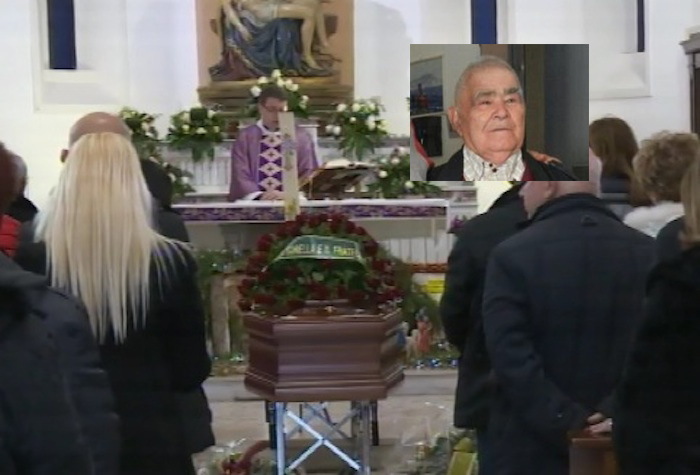 Siracusa, dolore e rabbia ai funerali dell'anziano ucciso col fuoco