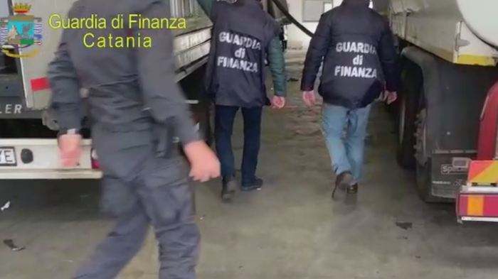 Gasolio 'adulterato',  4 arresti della Guardia di finanza a Catania