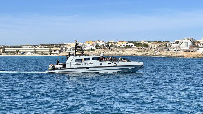 Migranti soccorsi dalla Finanza: 4 sbarchi tra la notte e l'alba a Lampedusa