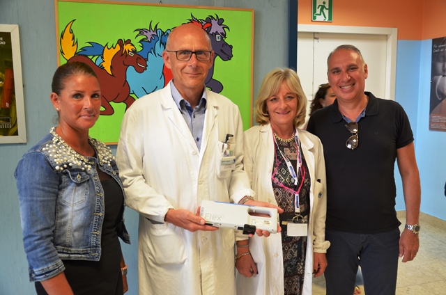 Genitori di un piccolo paziente regalano uno strumento per la Pediatria di Palermo