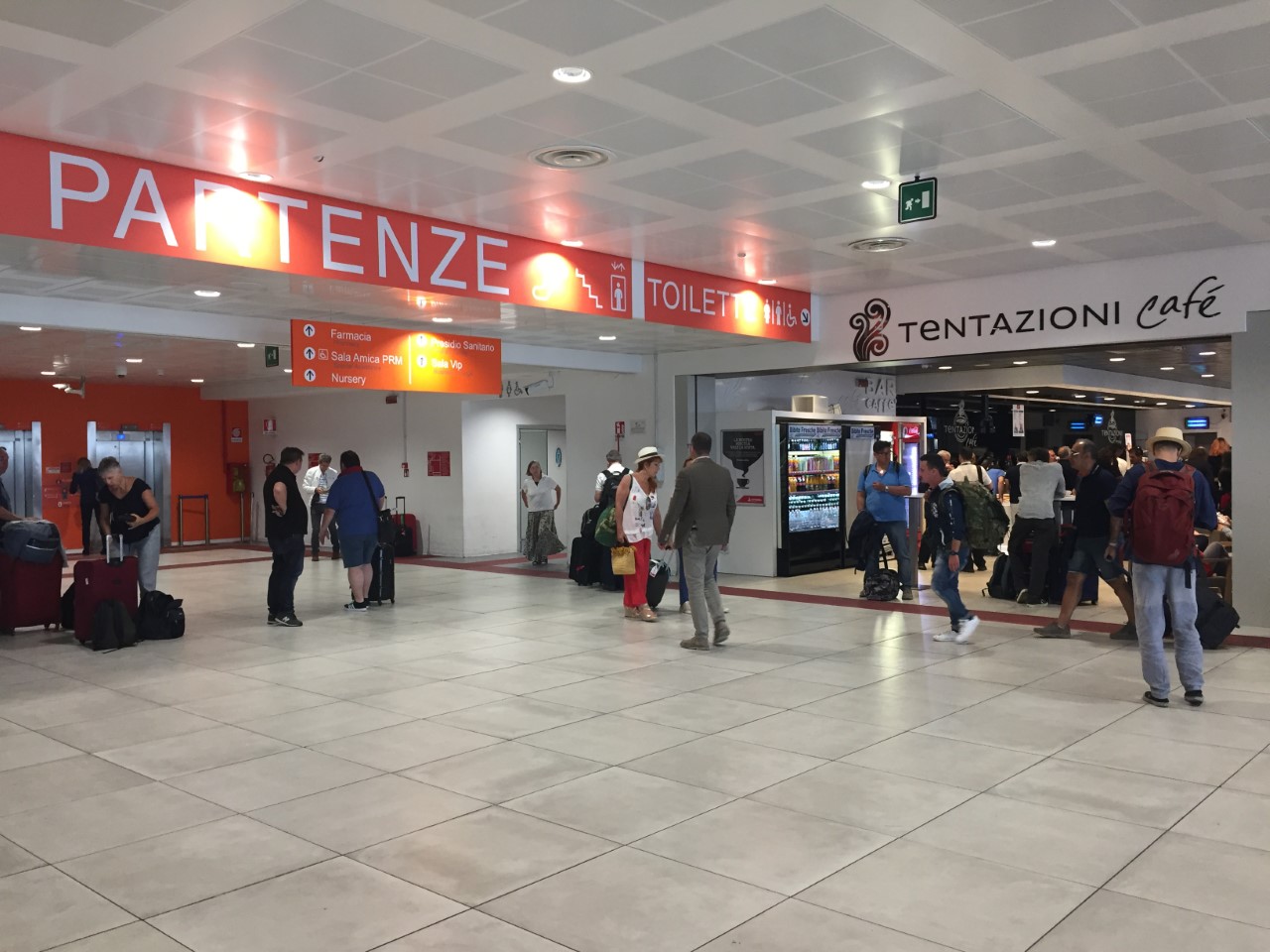 Ugl Palermo denuncia: trippe aggressioni al personale dell'aeroporto