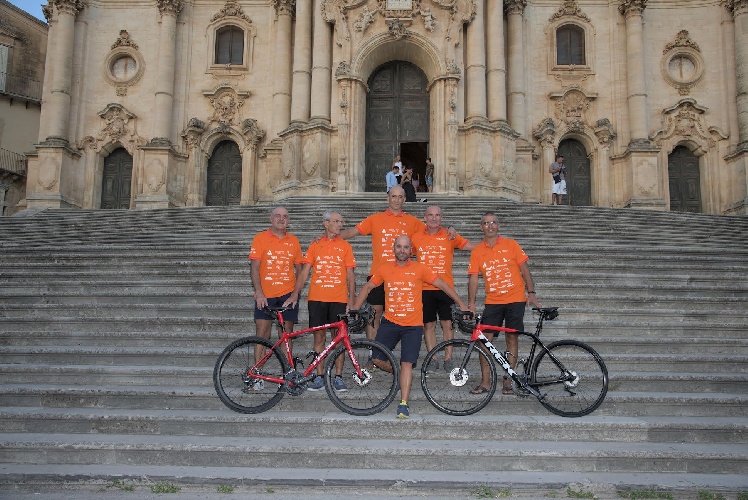 Modica, il giro di Sicilia in sei giorni: parte lunedì l'avventura di sei ciclisti 