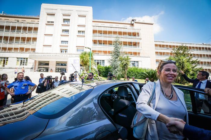 Tenta di aggredire la ministra Grillo all'ospedale del Mare di Napoli