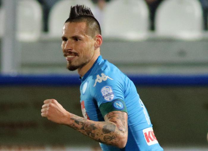 Il Napoli vince col minimo scarto a Crotone: gol decisivo di Hamsik           