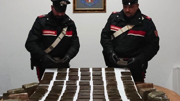 Droga, gli trovano 70 panetti di hashishi: arrestato a Cefalù
