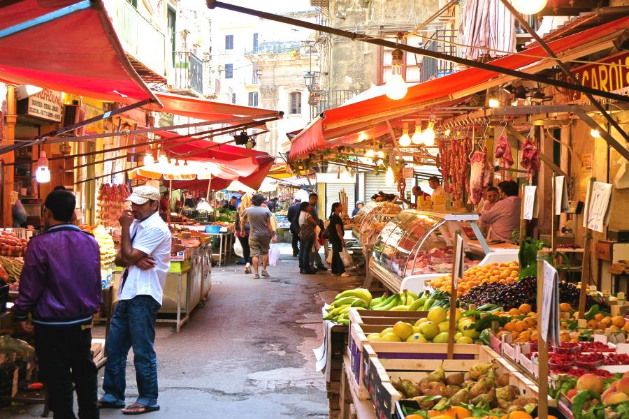 Palermo, un incontro pubblico sul mercato di Ballarò