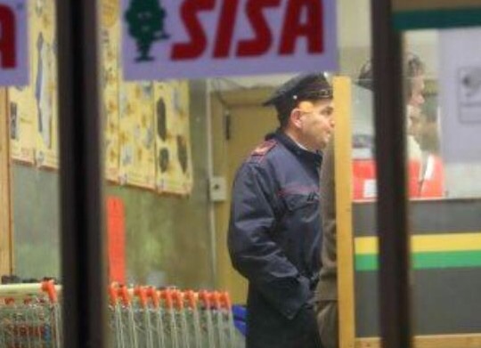 Solarino, di notte e col maltempo tentano di rubare in supermercato: arrestati dai carabinieri