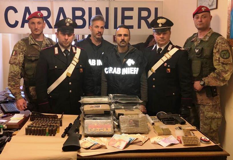Ventuno chili di cocaina in una stalla a Catania, un arresto (VIDEO)