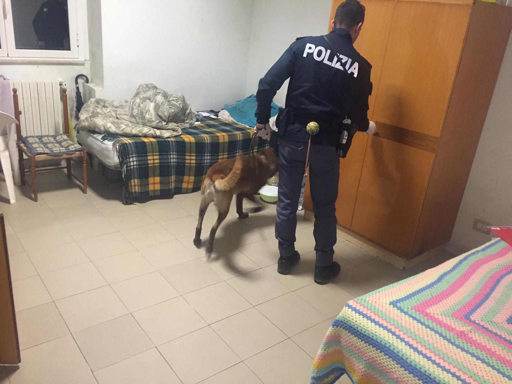 Perquisizioni e controlli in due centri per migranti: hashish nel Cas di Ragusa  