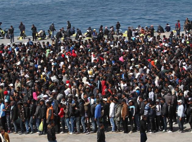 Migranti, trasferiti a Lampedusa i 200 soccorsi ieri