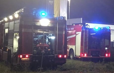 Incendio in una concessionaria d'auto di Mazara del Vallo: 2 auto distrutte