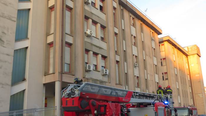 Incendio all'ospedale di Benevento, la Procura apre un'inchiesta