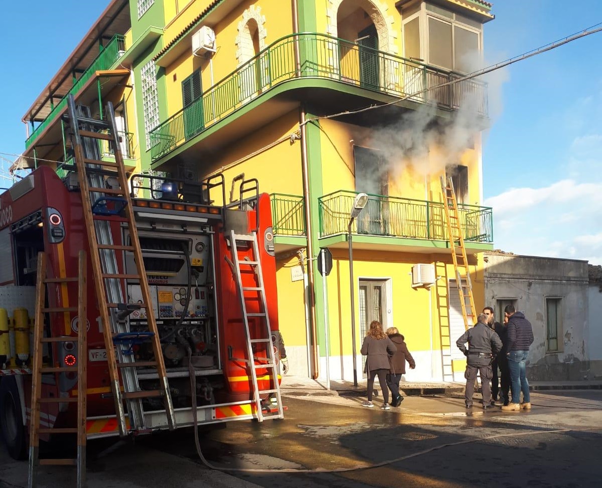 La stufa provoca incendio: anziano muore carbonizzato a Melilli