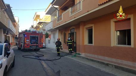 Incendio in un appartamento nel Crotonese, trovata la tanica