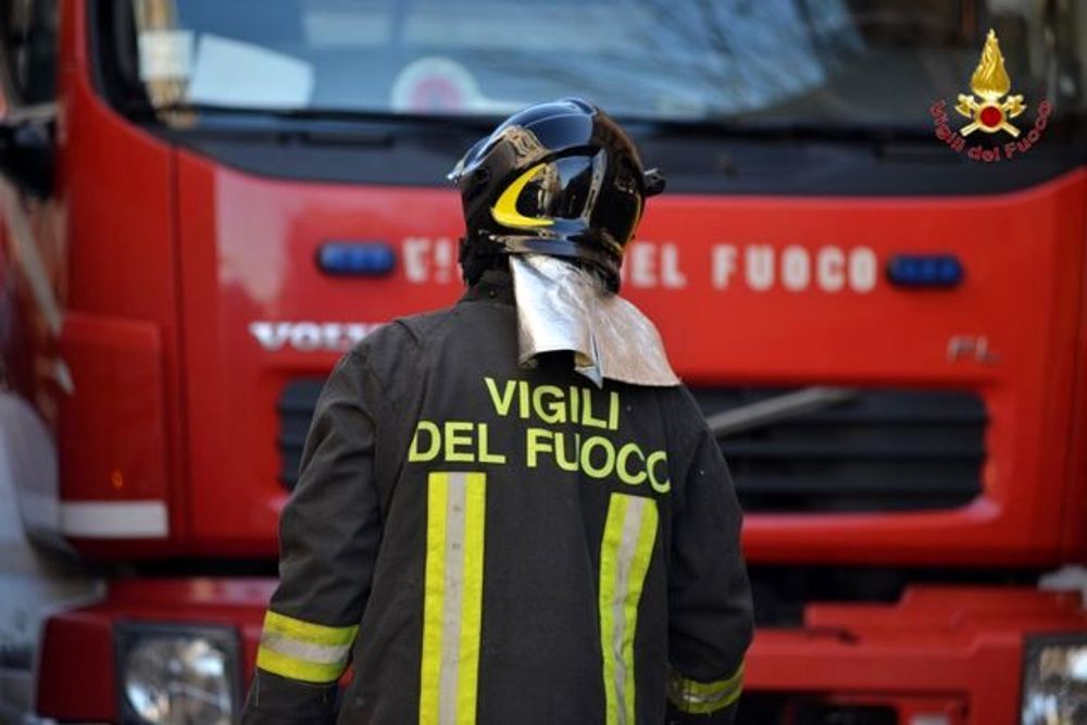 Incendio in un condominio ad Agrigento, 81enne ustionato
