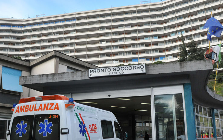 Incendio nell'ospedale di Genova a poche ore dall'arrivo di Salvini 