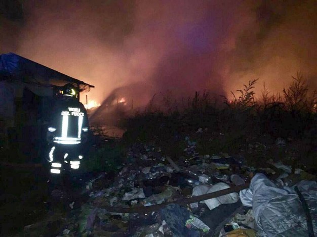 Incendio nel ghetto migranti nel Foggiano: distrutte 30 baracche