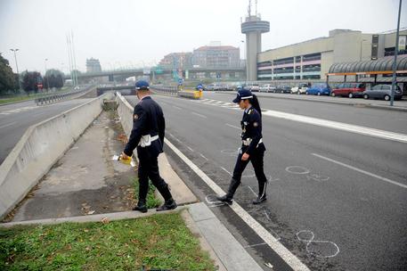 Perde il controllo dello scooter, muore un 21enne di Milano