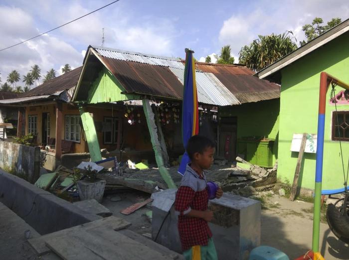 Tsunami in Indonesia, almeno 5 morti