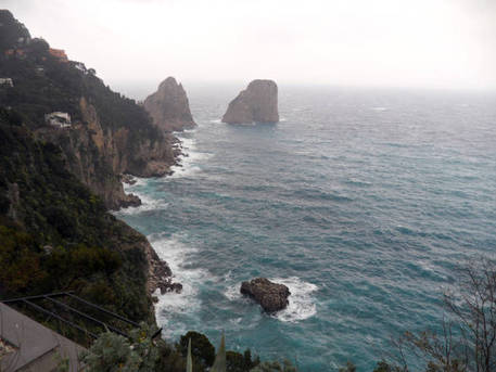 Maltempo in Campania, stop ai collegamenti con le isole del golfo di Napoli