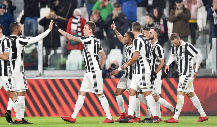 La Juventus  batte il Genoa nel posticipo con il minimo sforzo