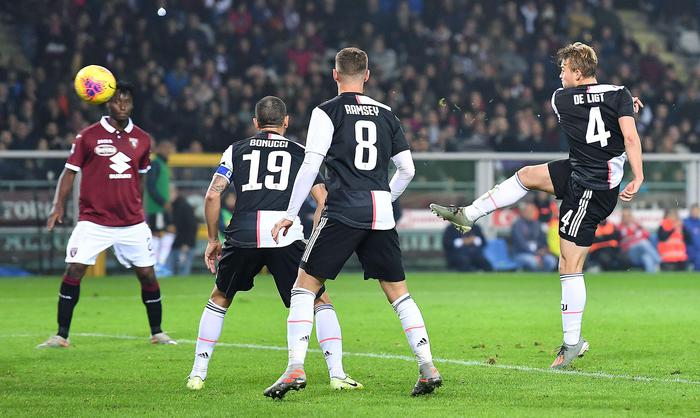 Il Torino gioca bene ma perde, il derby è della Juve: l'Inter continua l'inseguimento