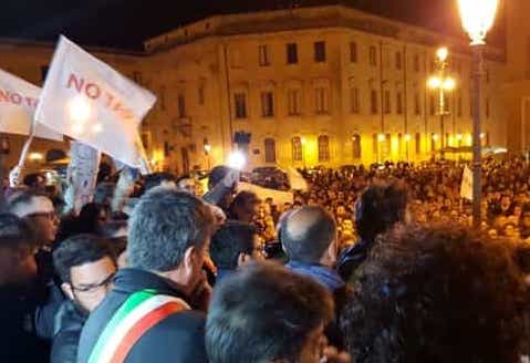 Mille persone in piazza a Lecce per dire no a gasdotto Tap