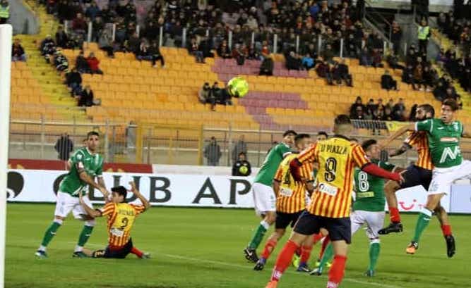 Lecce campione d'inverno ma il Catania non molla: rossazzurri a - 3