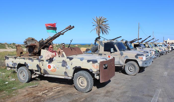 La Libia è tornata nel caos, Sarraj in televisione: "Haftar ha tradito"