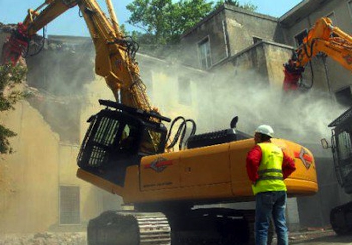 Abusivismo edilizio, a Licata altri 150 immobili da demolire