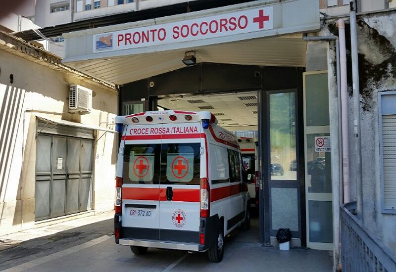 Coltellate a Catania per una lite in famiglia: piantonato in ospedale