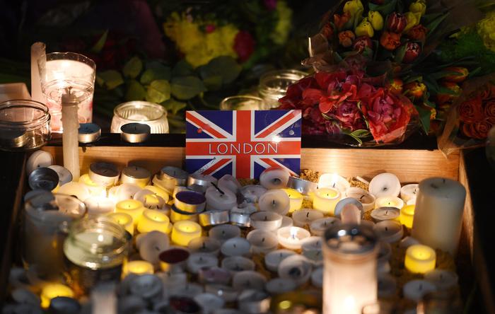 Londra, l'Isis rivendica l'attacco: cinque morti, tra cui l'attentatore