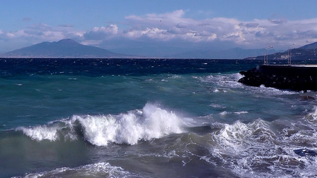 Maltempo in Campania, sospesi i collegamenti per Capri
